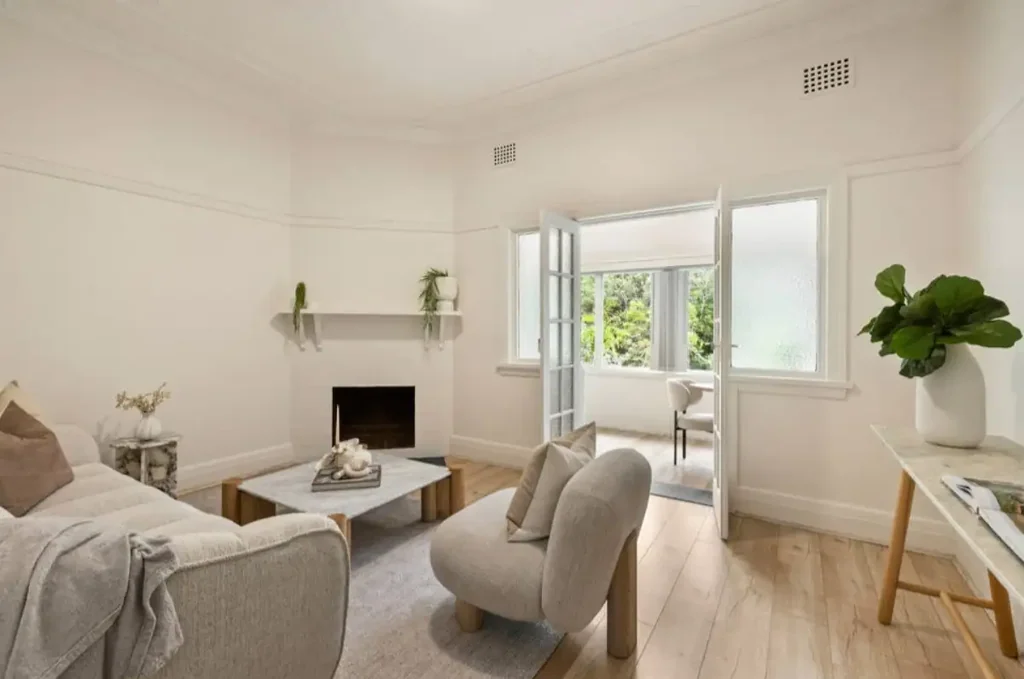 Freestanding Home, Spacious Single Level Floor Plan