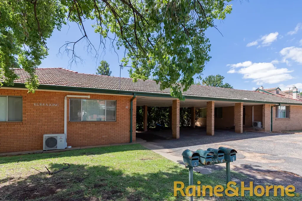 Spacious one bedroom unit offering