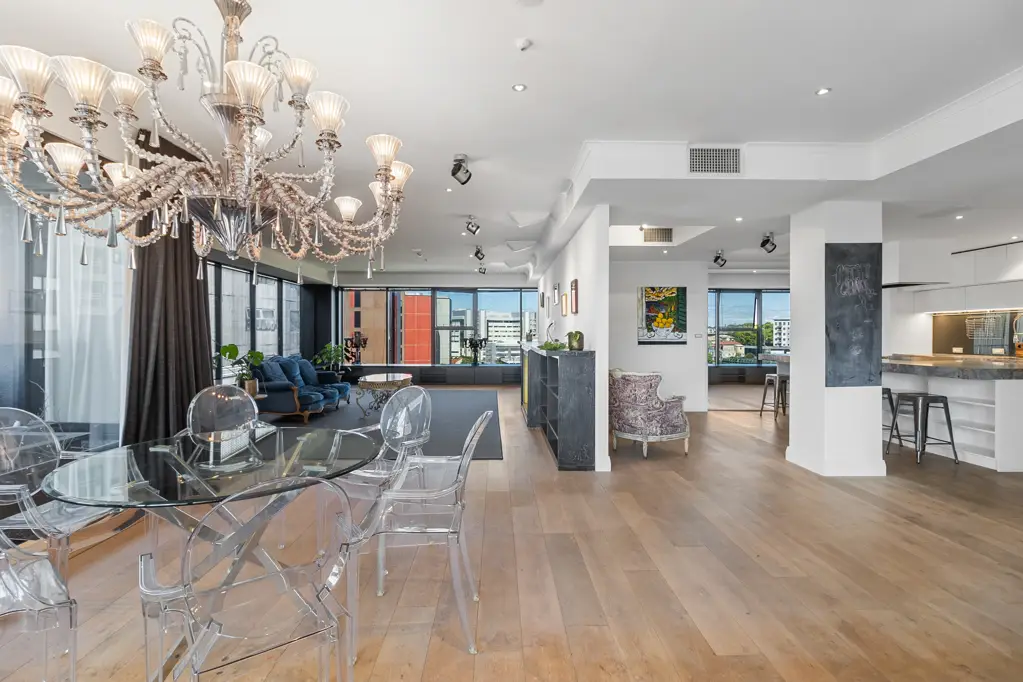 Grafton 4Zimmer Motivated vendors! Huge full floor