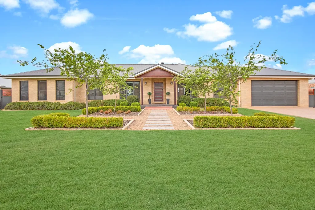Narromine 4房  Rare Offering in Prestigious Sky Park Estate