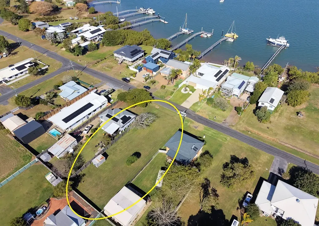 Burnett Heads Rare - Generous Residential Block...near the water....Burnett Heads.