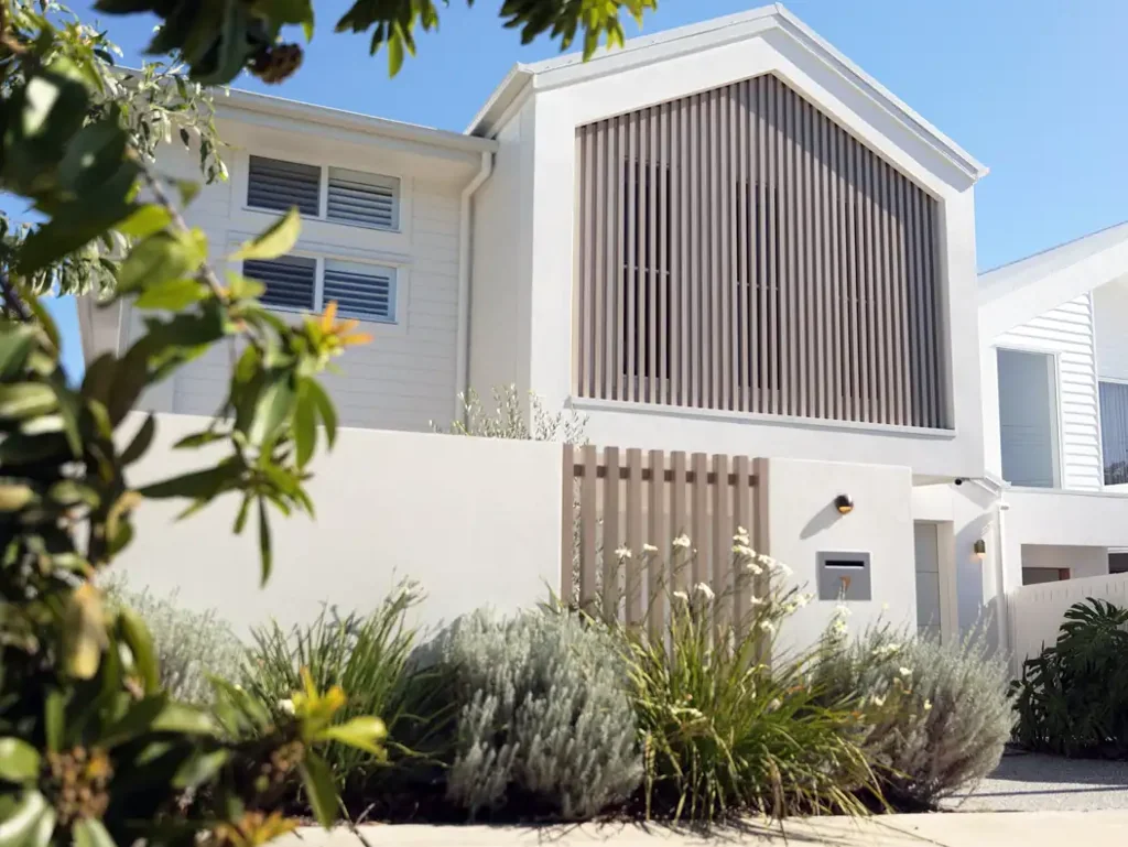 Holland Park West 5 Bedroom Luxury, Low-Maintenance Living in a Near-New Designer Home!