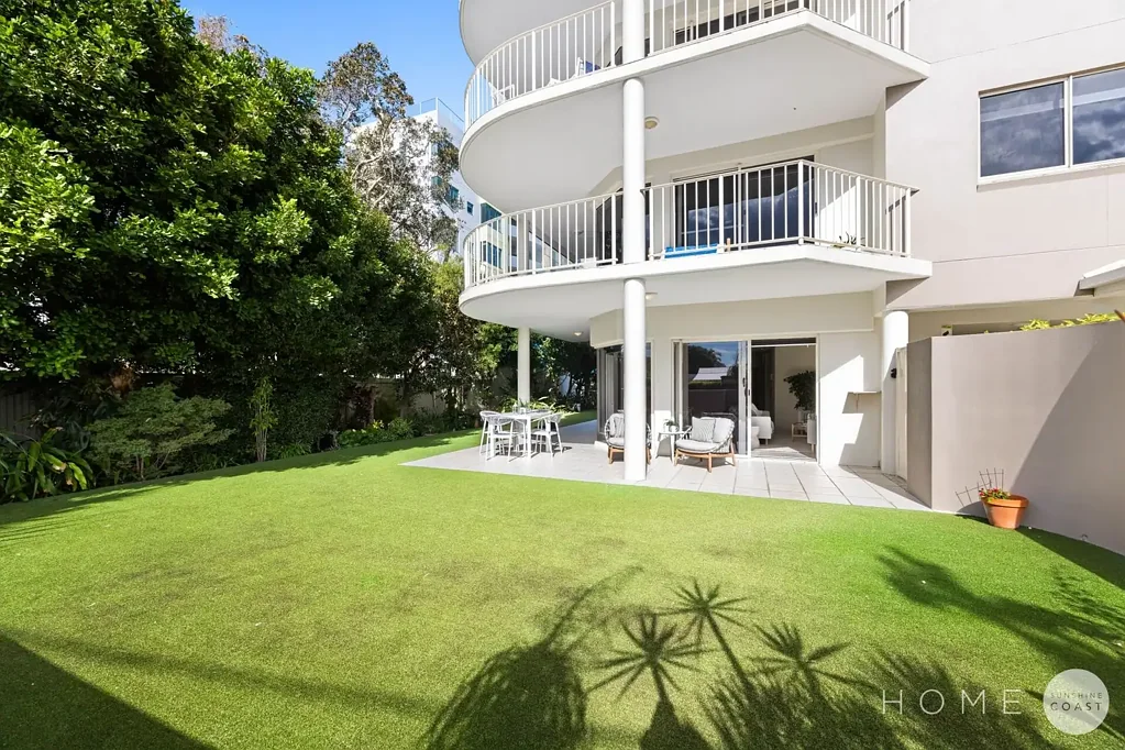 Mudjimba 3ਬੈੱਡਰੂਮ Rare and unique, north facing ground floor apartment just steps to the Beach