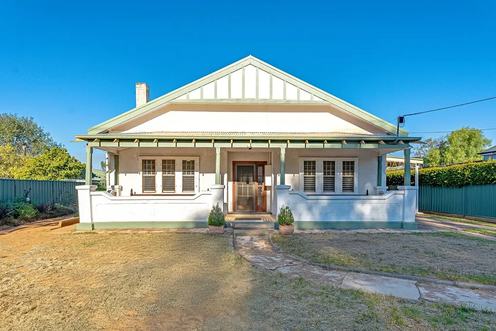 Elmore 3 Bedroom Charming Californian Bungalow – A Perfect Place to Call Home!