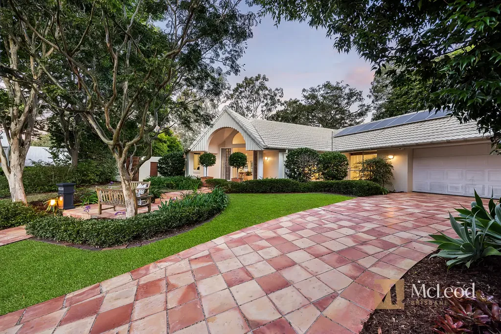 Kenmore Hills 3房 1188平方米的永恒单层设计 Timeless One Level Design on 1188sqm