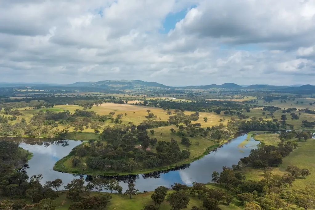Rylstone 100 Waterfront Acres on Rylstone Dam
 A Rare Legacy Holding