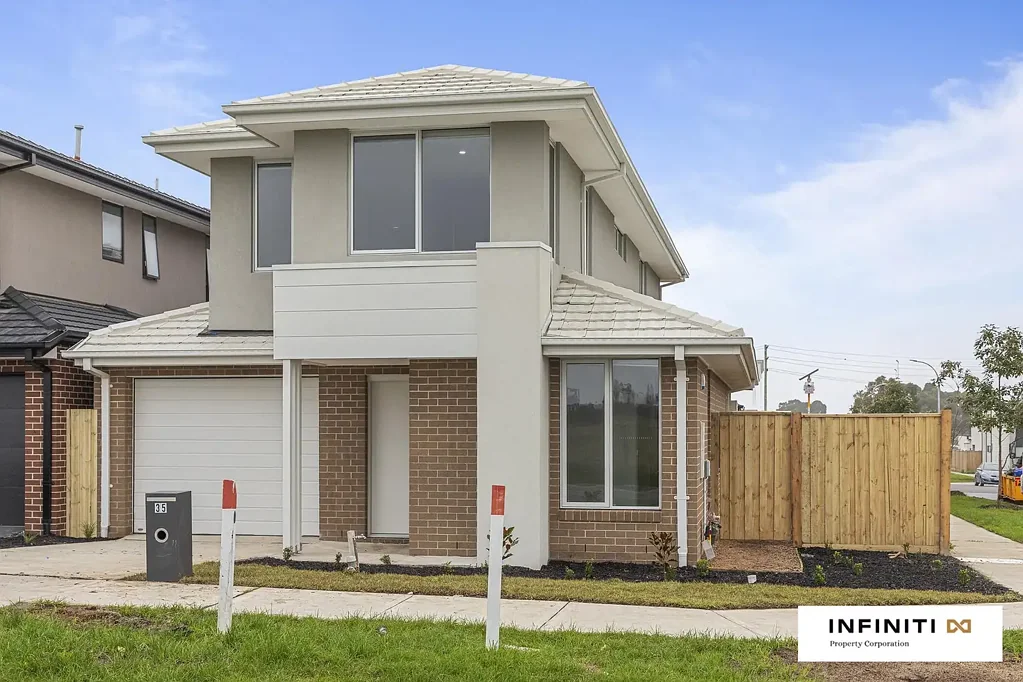 IMPRESSIVE 4 BED, 3x BATH (2 ENSUITES) +2 TOILET/POWDER ROOMS