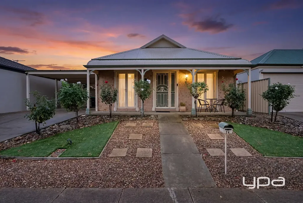 Melton West 3房 Westlake庄园私享 便捷设施环绕 优质学区房 高天花板设计 精致厨卫升级 户外空间宽敞 管道供暖舒适 STUNNINGLY UPGRADED COTTAGE