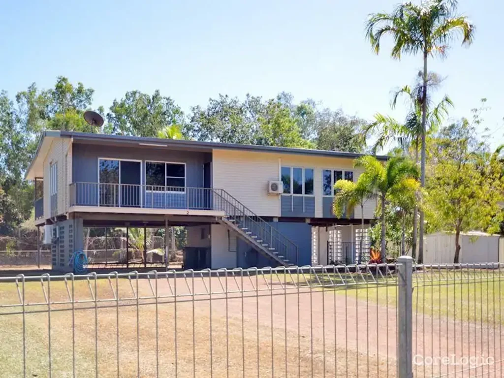 Rocky Point 3房  HIGHSET HOME WITH LARGE FULLY FENCED BACKYARD