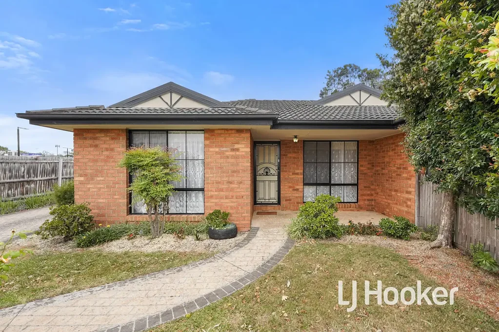 Neat 3 Bedroom Unit in Prime Location!