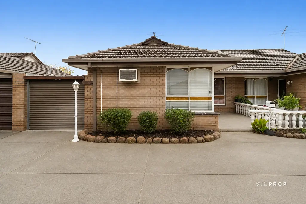 Sunshine North 2chambre CLOSING DATE SALE (UNLESS SOLD PRIOR) TUESDAY 7TH JULY 5:00PM