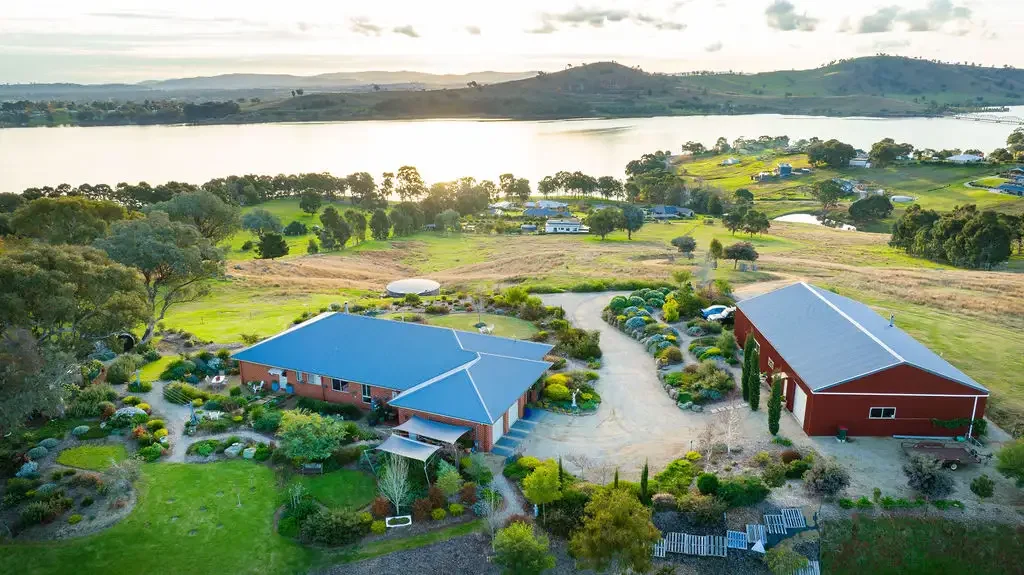 Bellbridge 4房  A Rare and Remarkable Opportunity/Lakeside Living on the Murray!