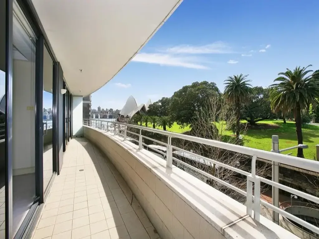 Stylish furnished two‑bedroom apartment in Bennelong