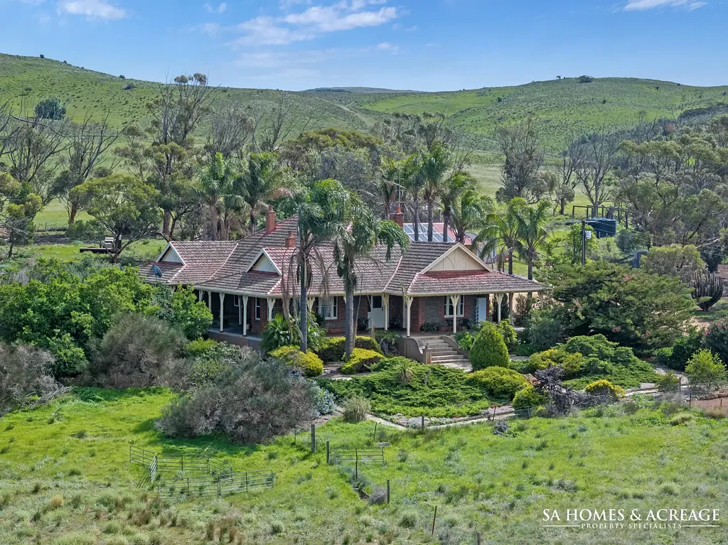 Milendella Lifestyle, Land & Legacy - A Rare Rural Offering!