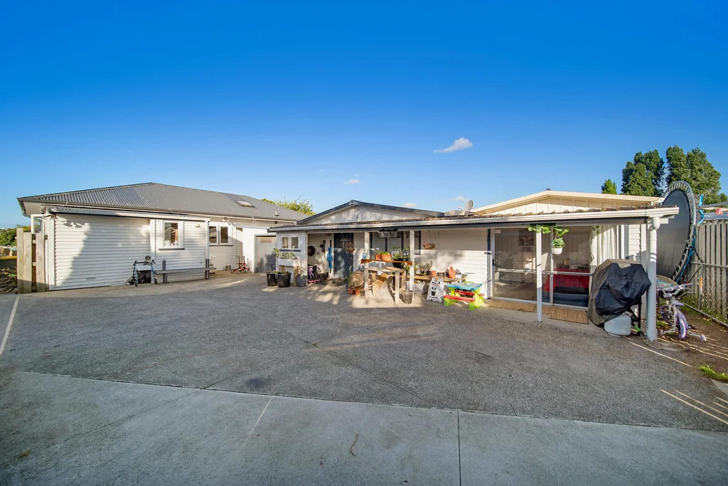 Manurewa 5房 $1,100/周稳定租金入账！双居潜力物业，机会难得 Currently Rented for $1100 Per Week!