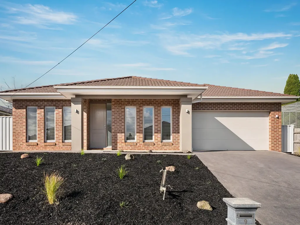 Immaculately Presented Family Home in a Prime Vermont South Location