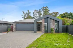 7 McCutcheon Court, Westbury