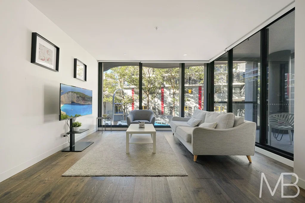 Waterloo 1 Slaapkamer Light-Filled Contemporary Apartment in a Connected Waterloo Setting