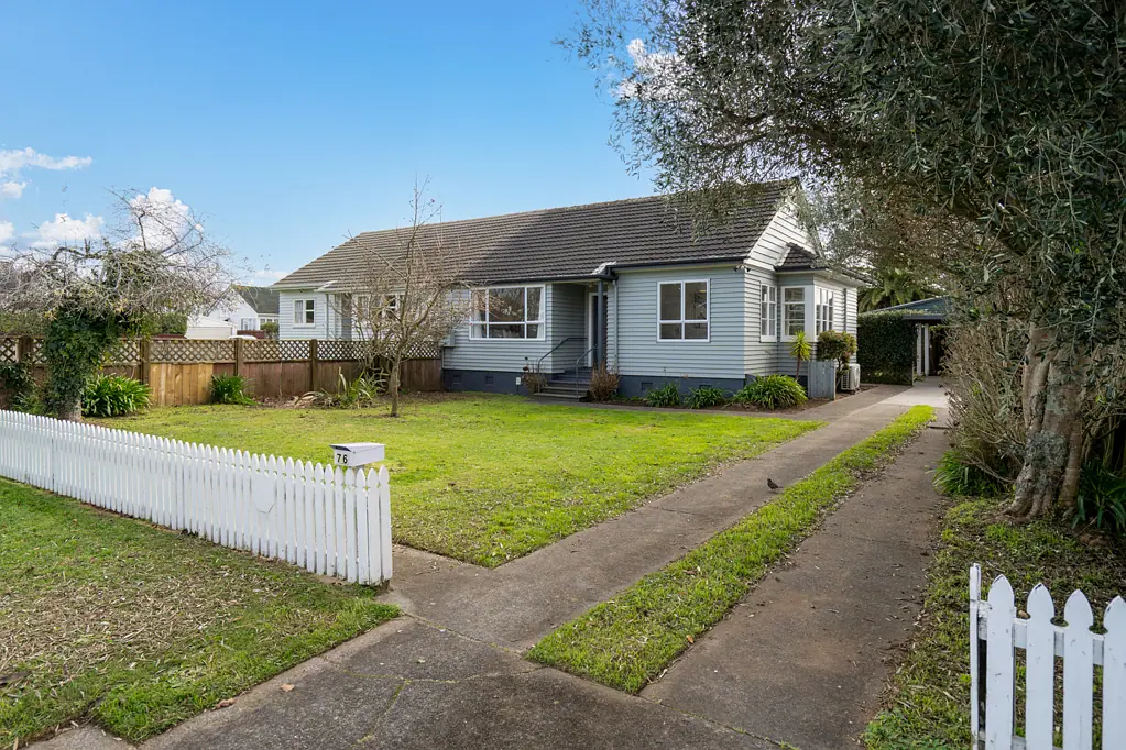 Cambridge 2房  Charming Character Home with Huge Potential