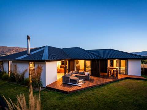 Lake Hawea 4房  Elevated Elegance at 9 Sarges Way