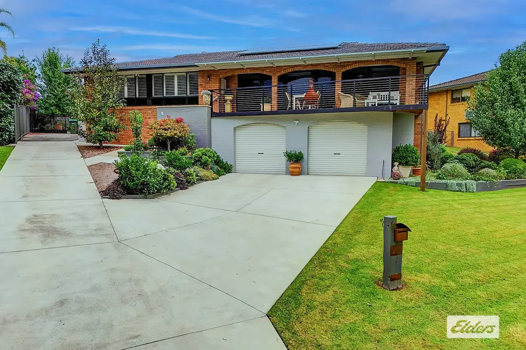 Taree 3房  PERCHED HIGH & DRY WITH INCREDIBLE RIVER VIEWS