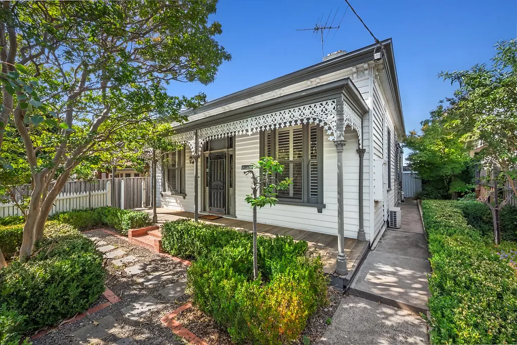 21 Laurel Bank Parade, Newtown, VIC 3220