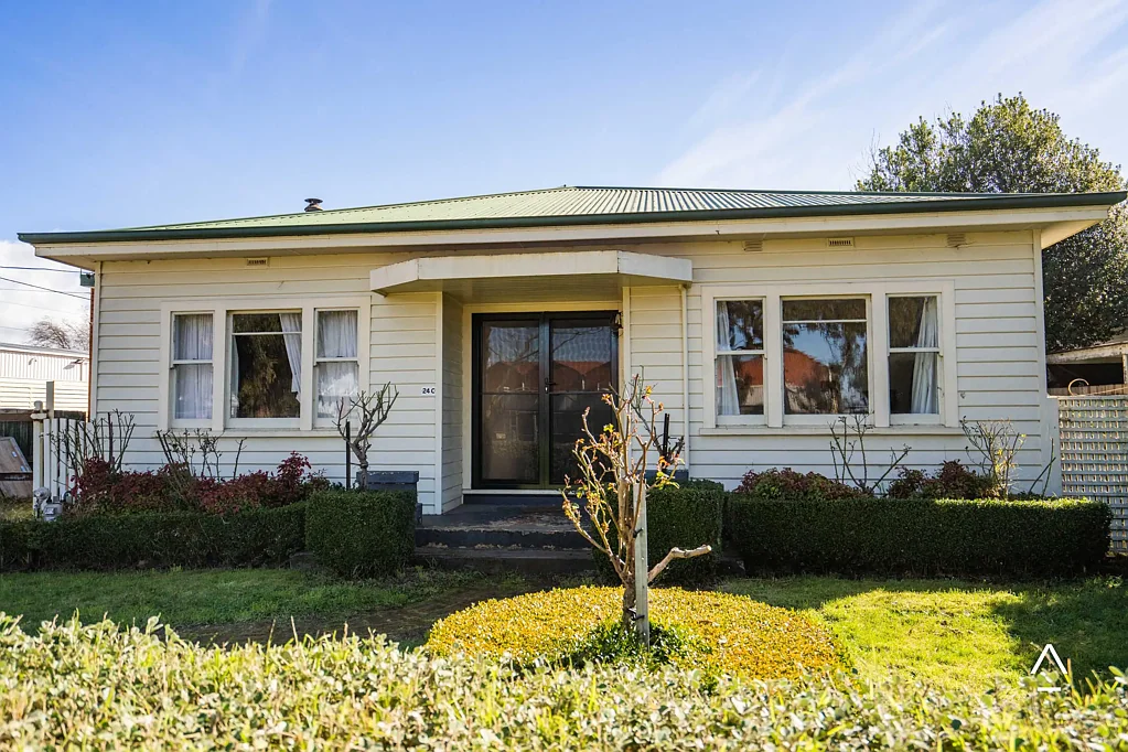 Spacious 5-Bedroom Home Close to Inveresk Campus & Launceston CBD