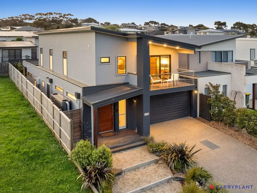 Cowes 3 Bedroom Live the Beachside Dream – Stylish, Sophisticated & Move-In Ready