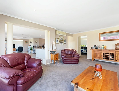 11 Hillcrest Rise, Lakes Entrance, Bairnsdale (North Gippsland), 4房, 2浴, House