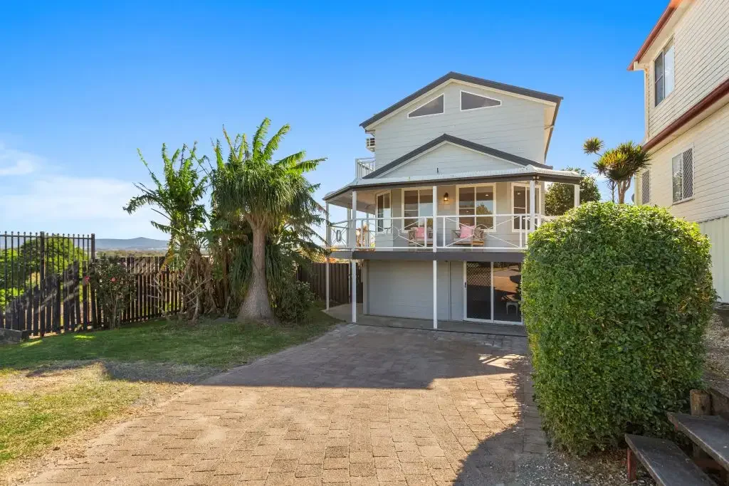 Cardiff 3ਬੈੱਡਰੂਮ EXCEPTIONAL FAMILY HOME WITH SWEEPING VIEWS!