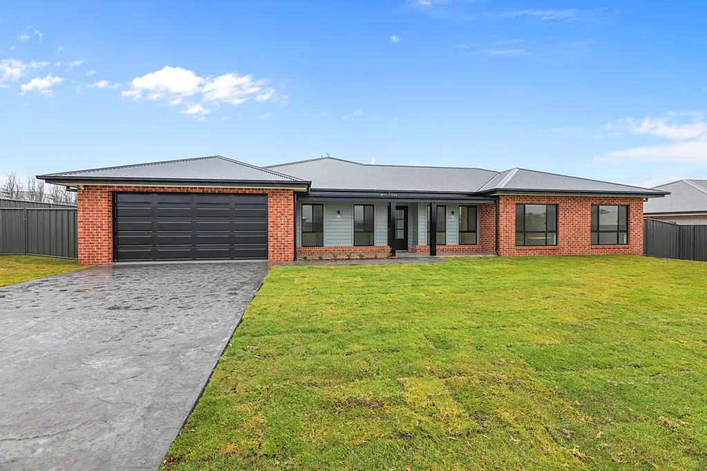 8 Hereford Crescent, Tamworth, NSW 2340