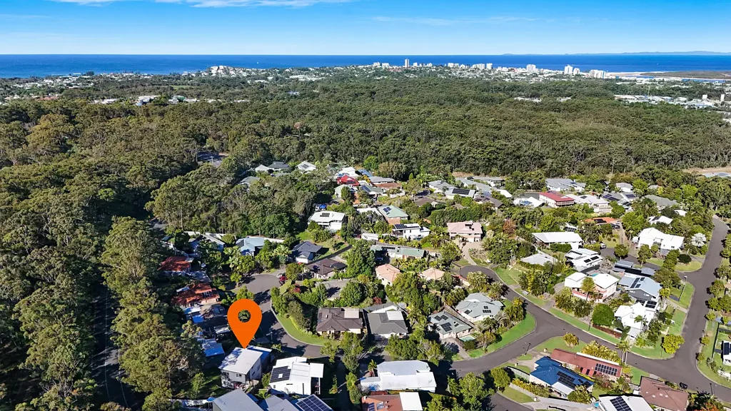 Caloundra West 4房  Elevated Expansive Home - Easy Living Or Investing!