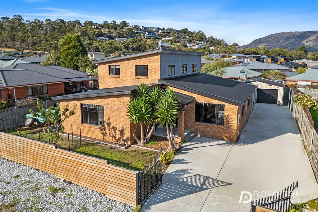Old Beach 5Moenga Unlock the Potential - A Spacious Home Ready for Your Vision