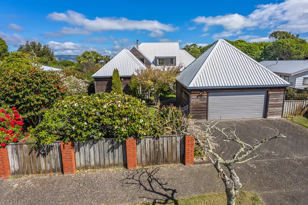 Otaki 3 Slaapkamer PEAK ELEVATION. VIEWS + PRIVACY!
