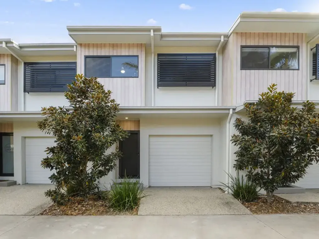 Coffs Harbour 3 Bedroom Walk to the Waves, With CafÃ©s and Culture Around the Corner...