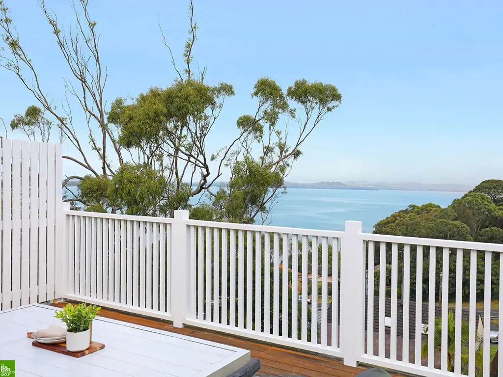 Lake Heights 5部屋 Modern Renovated Home with Breathtaking Lake Views