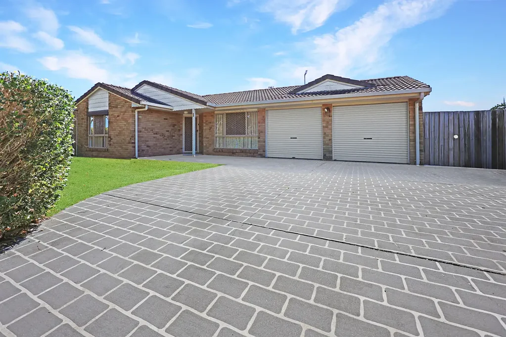 Urraween 4房  ATTENTION RENOVATORS AND TRADIES - Central Urraween Comfort with Family-Sized Space and Everyday Convenience