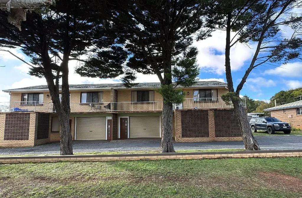Easy-Care Unit Close to Shops, Schools & CBD