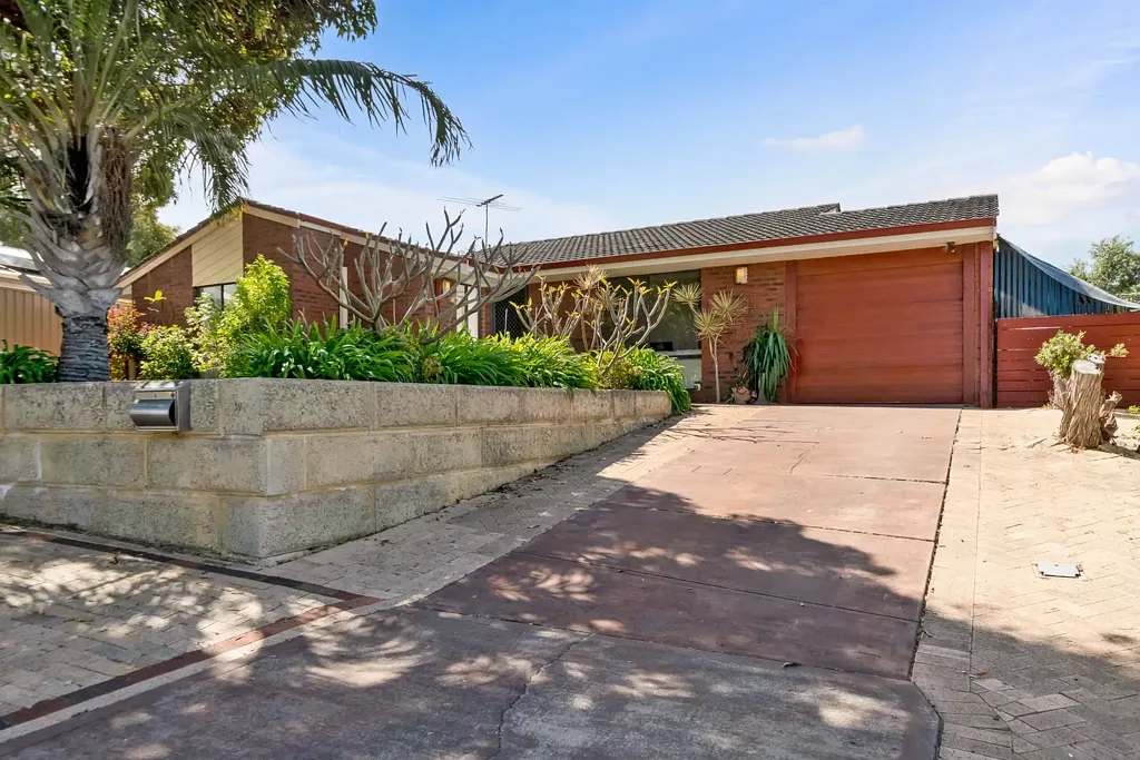 Heathridge 3房  Family entertainer with pool, alfresco, and massive workshop on a generous 731m² block