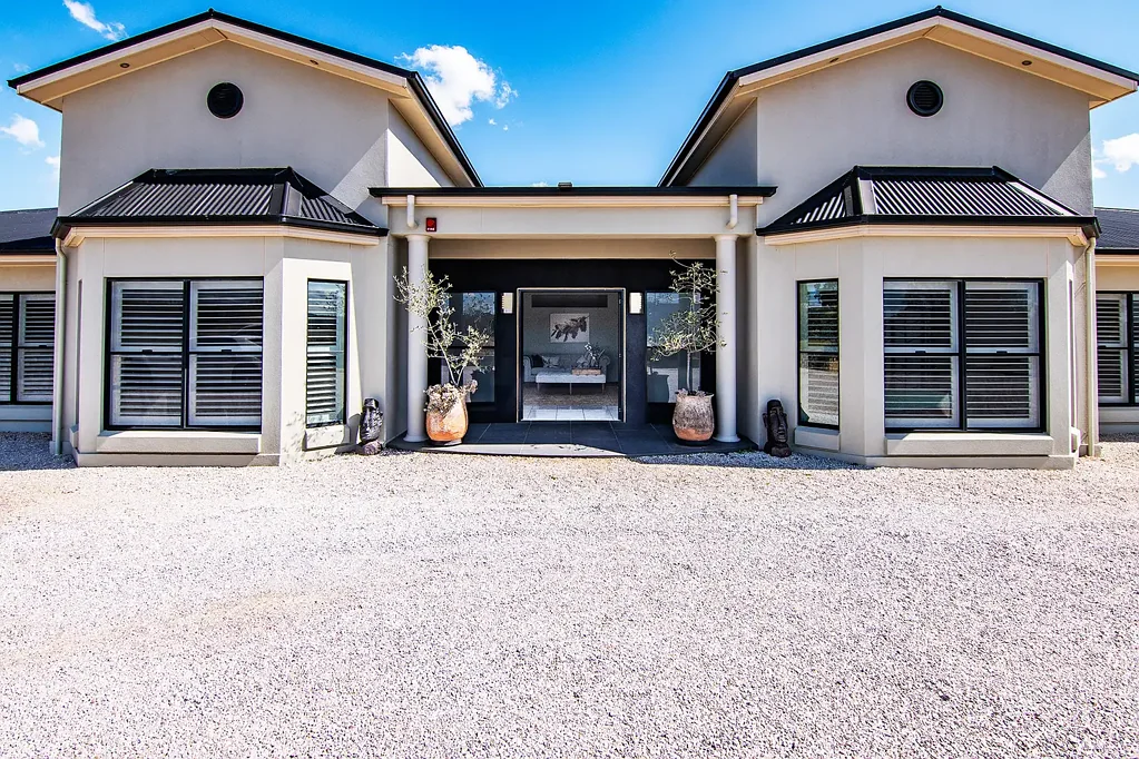 Mudgee 8 Slaapkamer PRICED WELL BELOW REPLACEMENT COST