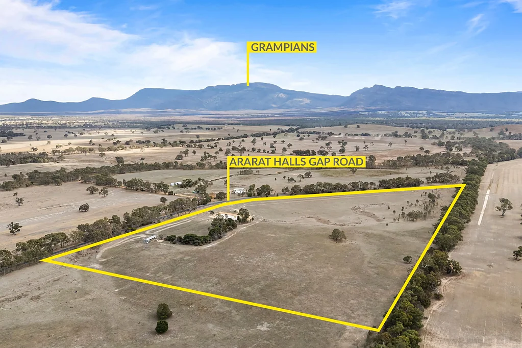Moyston Expansive 56-Acre Farming Property with Panoramic Grampians Views