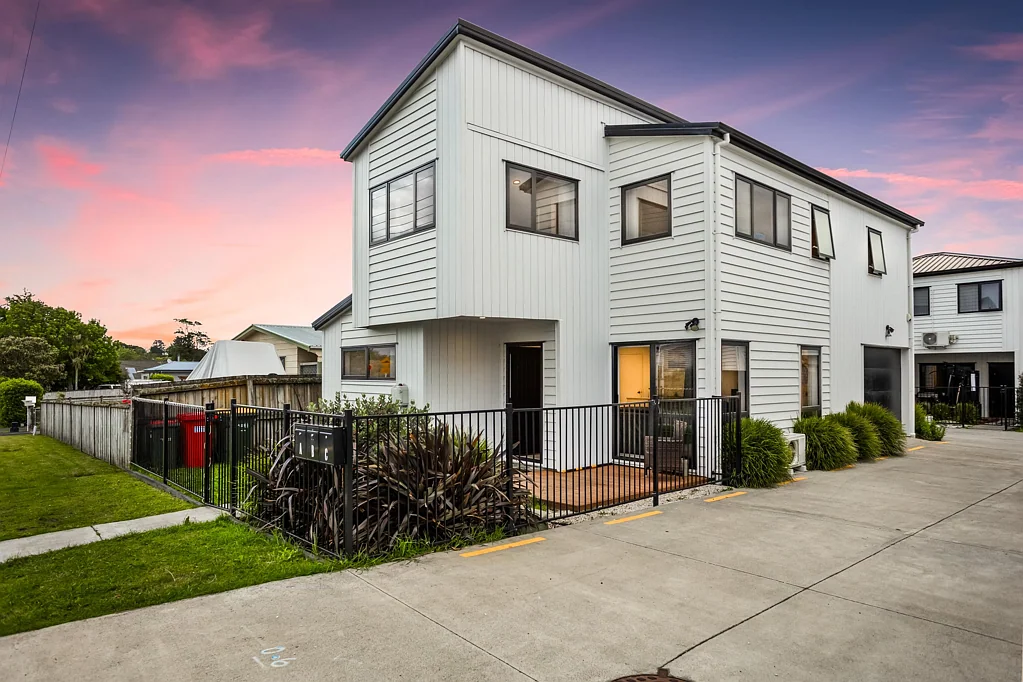 Huapai 4房 现代双层住宅！便捷舒适，自住/投资皆宜，名校环伺，生活所需近在咫尺！ Contemporary Homes with Standout Value