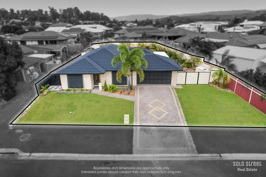 Oxenford 4Zimmer Immaculate Family Living with Side Access in a Superb Location!