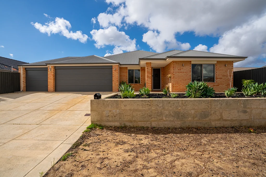 Baldivis 4房  Family friendly home with a pool.