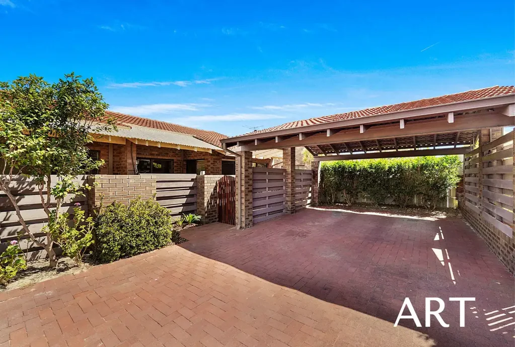 Como 2房  LOW MAINTENANCE LIVING WITH PRIVATE COURTYARD OASIS IN COMO