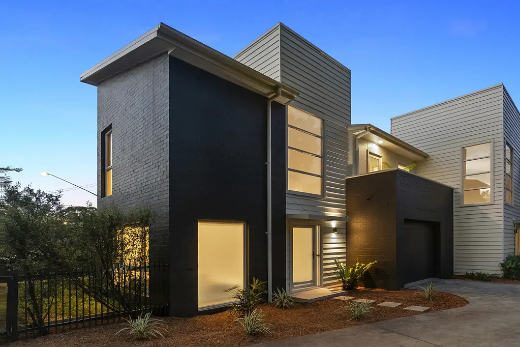 Gymea 3chambre Luxury, Light & Lifestyle in an Architecturally Designed Townhouse