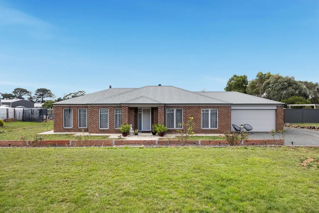 Enfield 3Moenga Immaculate Lifestyle Living with Outstanding Shedding, Studio & Space to Enjoy