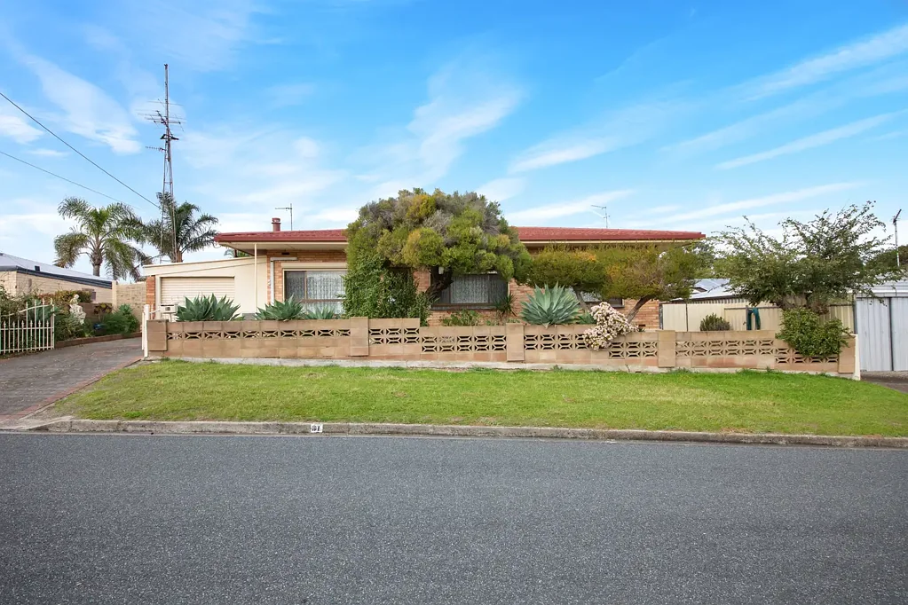 Port Lincoln 3બેડરૂમ A Solid Home, Big Block and Plenty of Potential