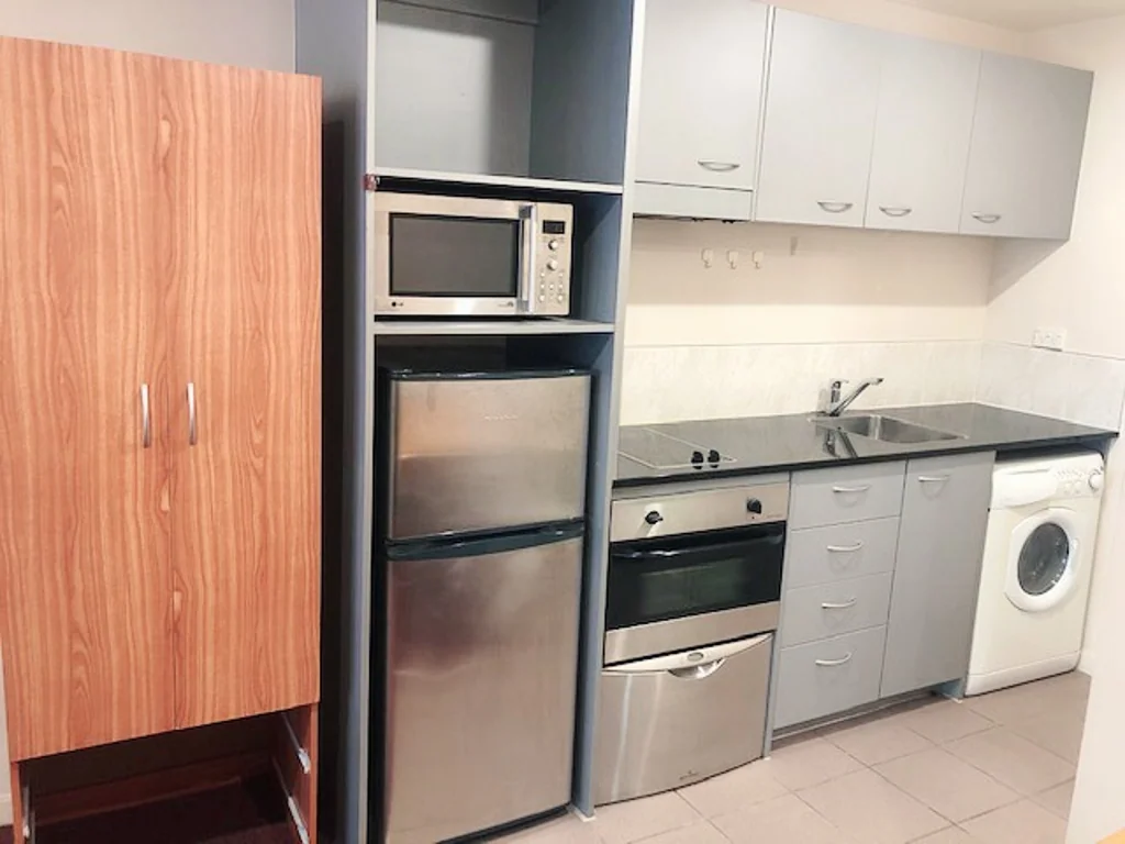 16i/76 Albert St. City Centre