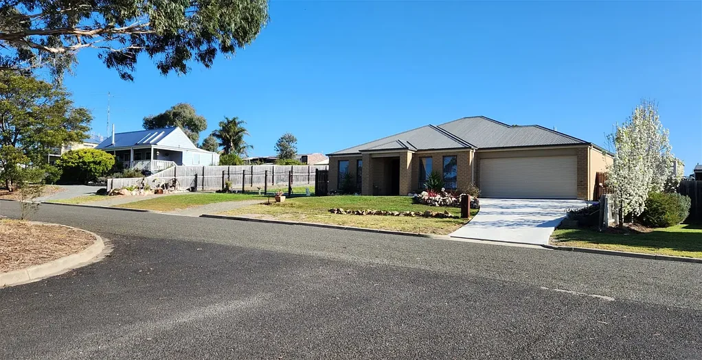 Newlands Arm 4 Slaapkamer Family Home in Newlands Arm: